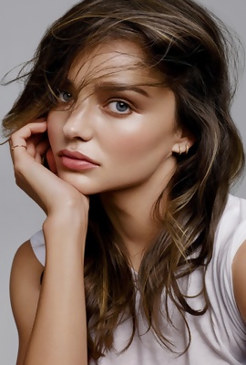 Australian supermodel Miranda Kerr in nude pics