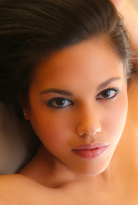 Spanish model Apolonia