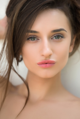Perfect brunette Gloria Sol goes nude