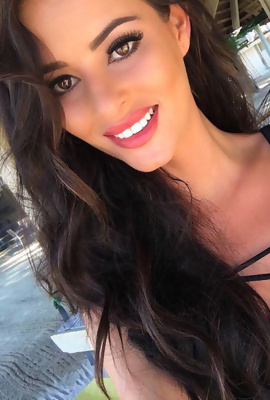 Jaylene Cook post her sexy images online