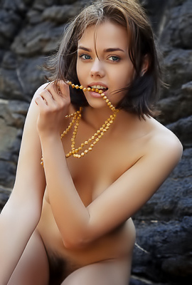 Keira Blue With Natural Unshaven Bush