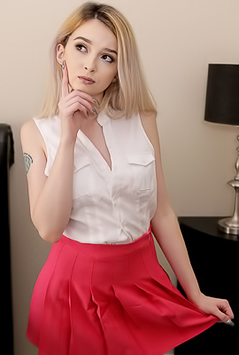 Lexi Lore Needs To Lose Her Virginity