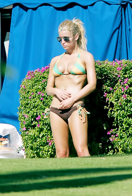 Jessica Simpson busty blonde celeb