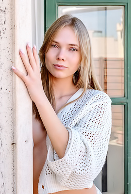 Luise Charming Blue-eyed Beauty Doesn’t Fight The Urge To Go Naked Outdoors